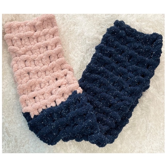 Hand Crafted Sparkly Knit Chunky Blanket Scarf Dark blue&cherry blossom - Picture 3 of 4